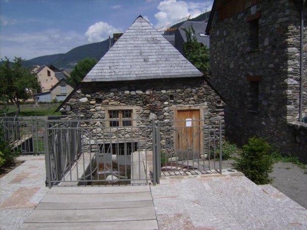 Moulin "Debat" de Saint-Lary village